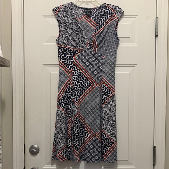 3/$15 EnFocus Studio Patterned Navy and Red Dress Size 6 - Picture 1 of 4